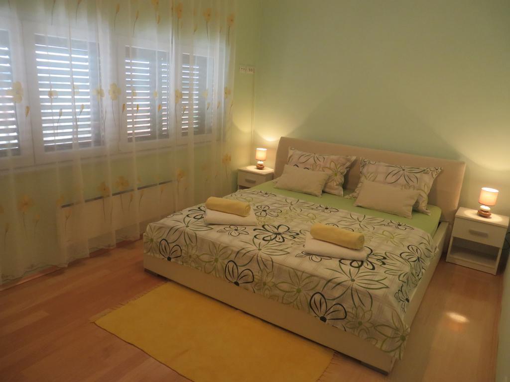 Apartment Simaris - Spacious With Terrace And Sea View Sibenik Exterior photo