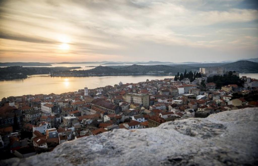 Apartment Simaris - Spacious With Terrace And Sea View Sibenik Exterior photo