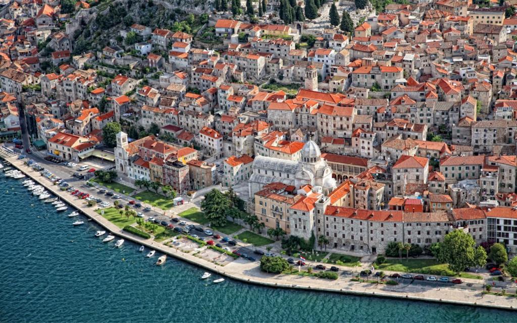 Apartment Simaris - Spacious With Terrace And Sea View Sibenik Exterior photo