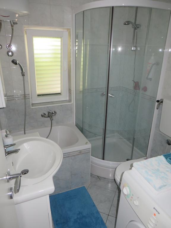 Apartment Simaris - Spacious With Terrace And Sea View Sibenik Exterior photo