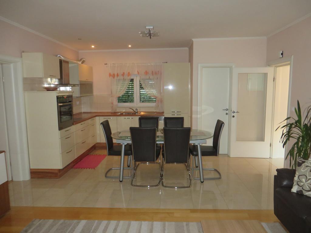 Apartment Simaris - Spacious With Terrace And Sea View Sibenik Exterior photo
