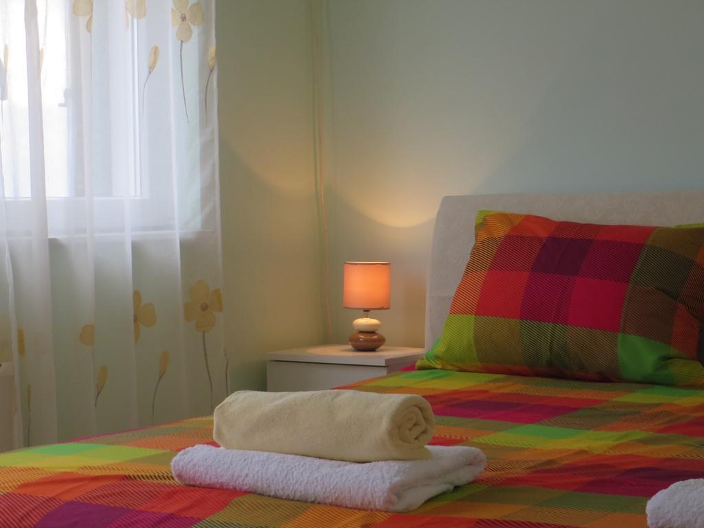 Apartment Simaris - Spacious With Terrace And Sea View Sibenik Exterior photo