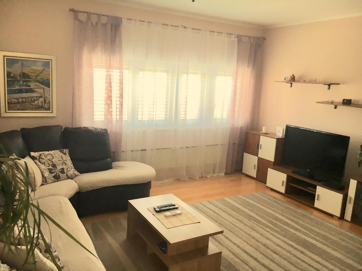 Apartment Simaris - Spacious With Terrace And Sea View Sibenik Exterior photo